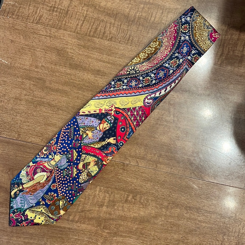 Gorgeous silk Brioni tie